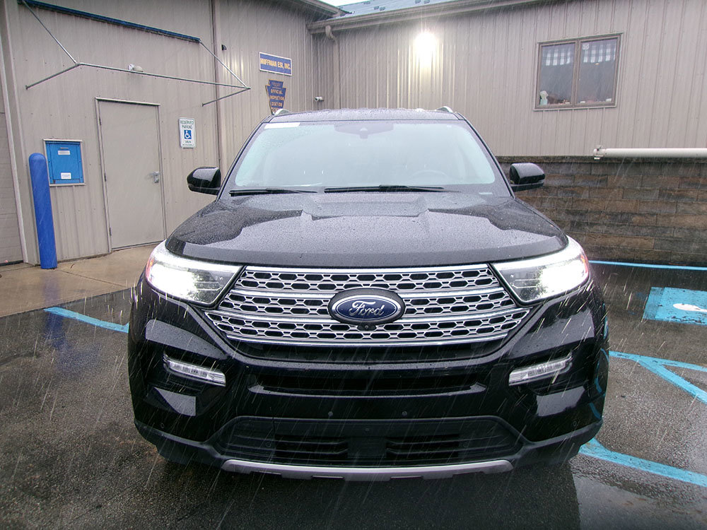 Used 2022 Ford Explorer Limited w/ Equipment Group 301A image 2