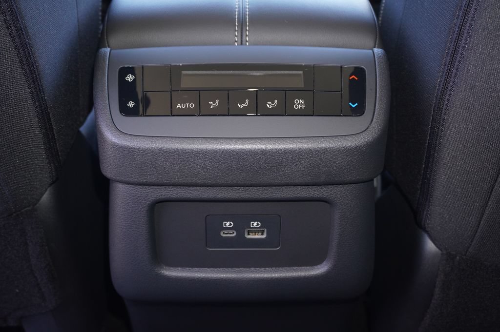 Used 2025 Nissan Pathfinder SV FWD image 13
