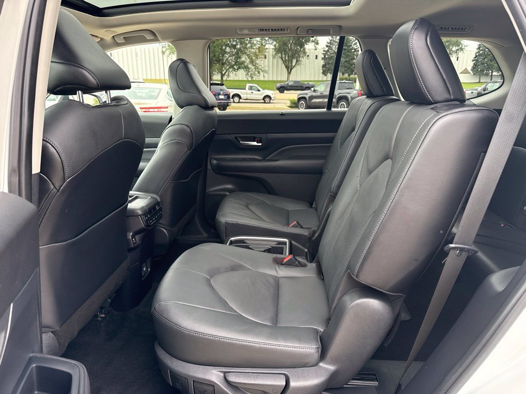 Certified 2024 Toyota Grand Highlander AWD image 10