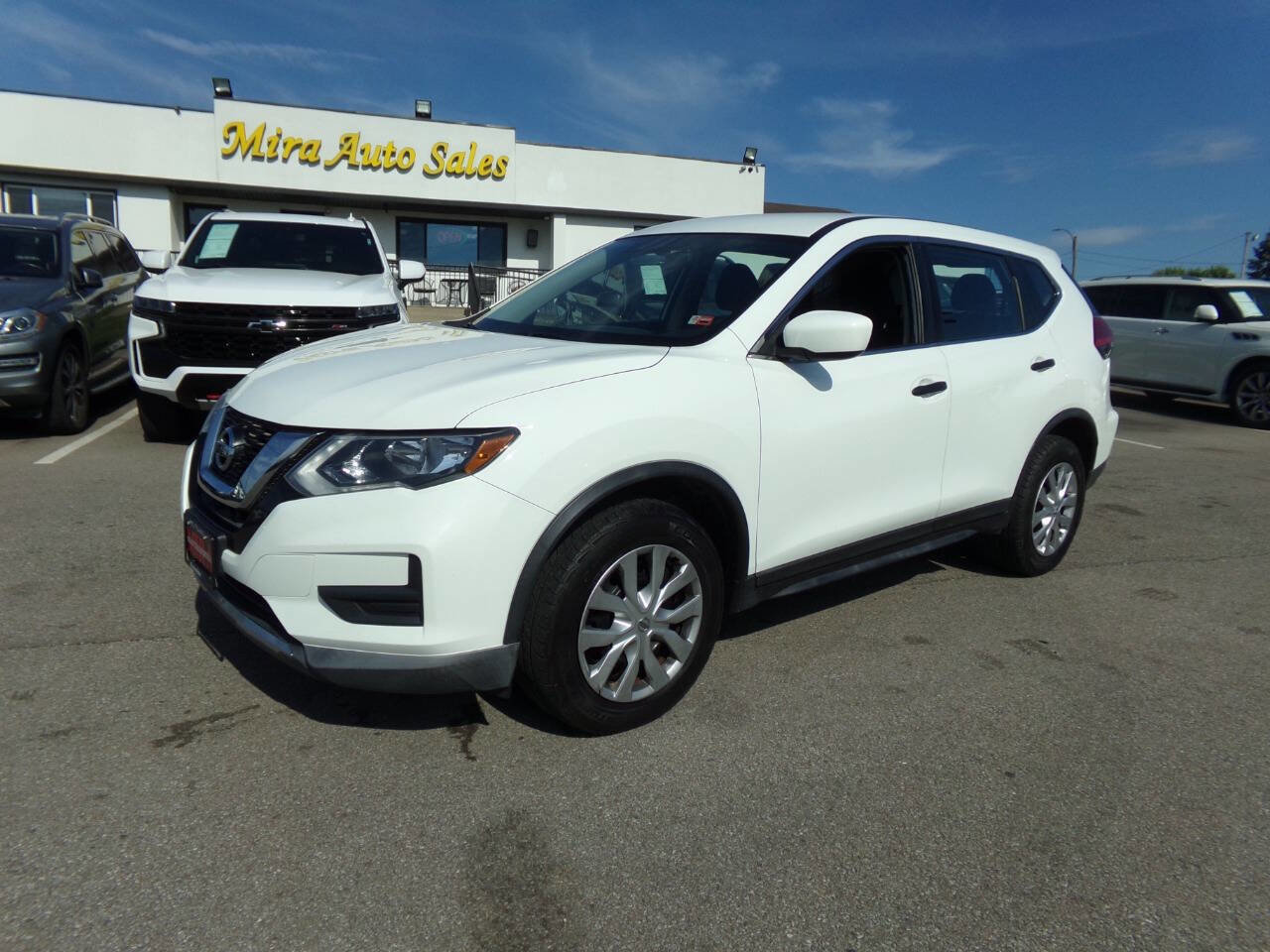 Used 2017 Nissan Rogue S image 1