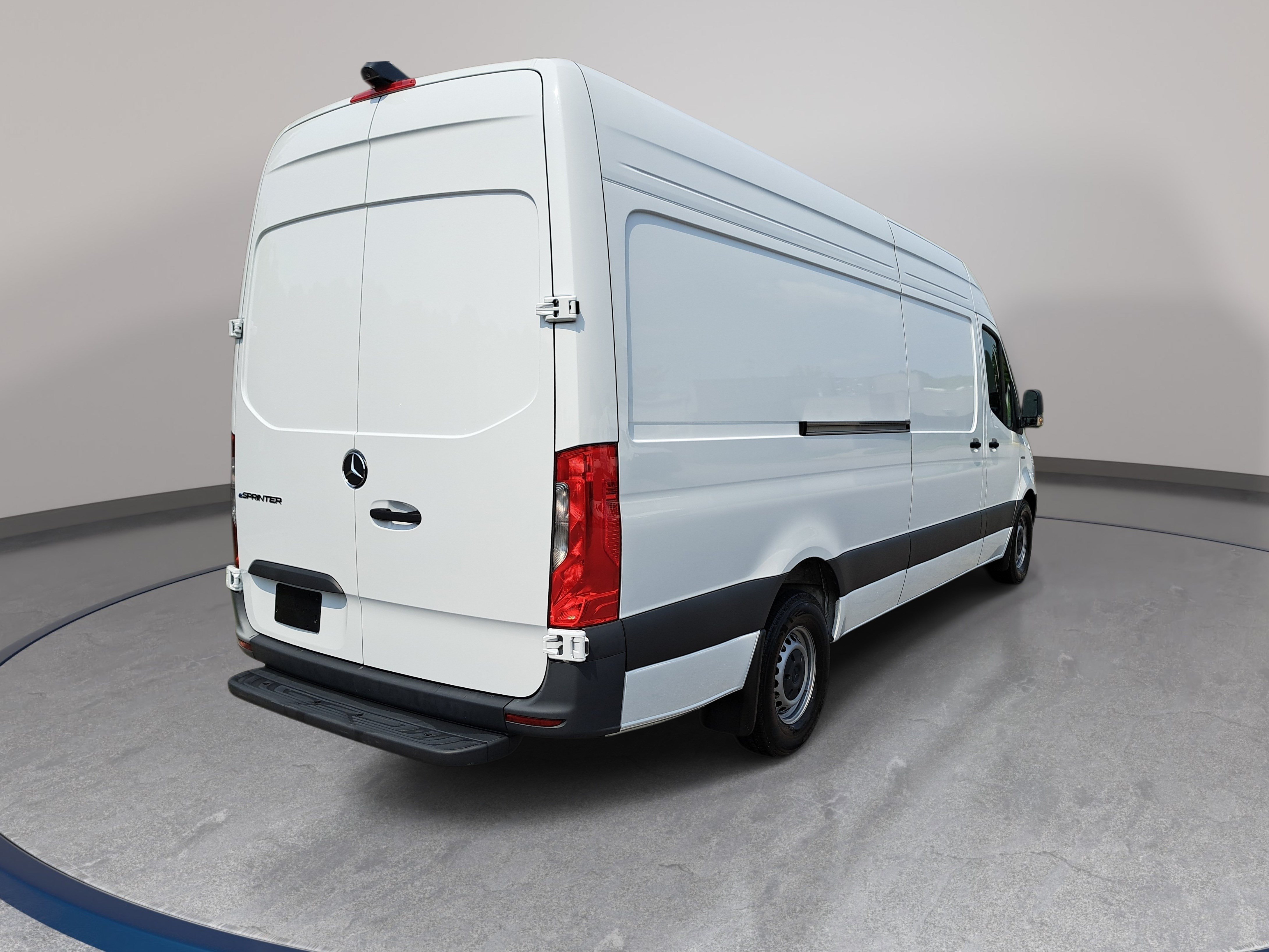 Used 2024 Mercedes-Benz eSprinter 170 Cargo image 6