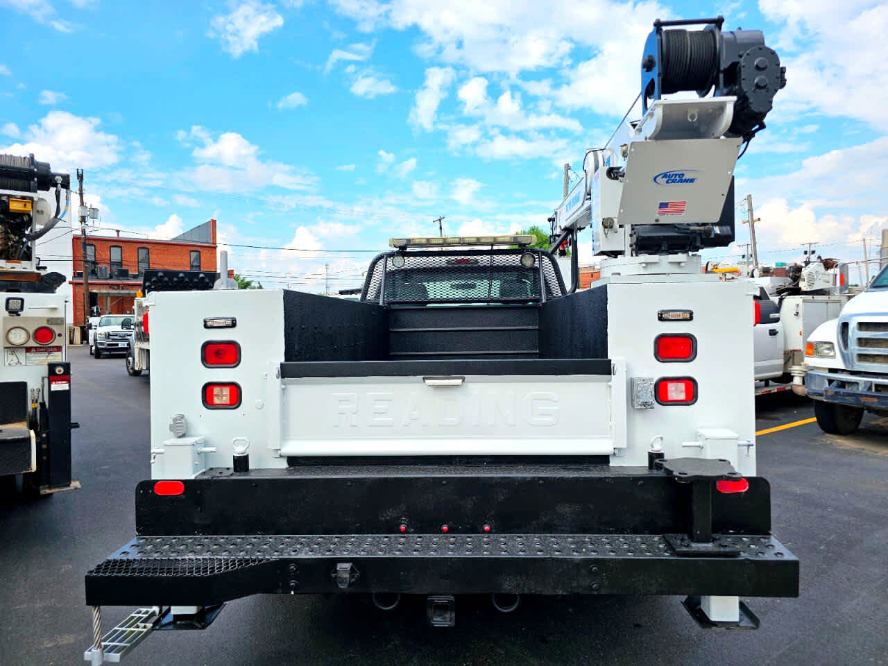 Used 2011 Ford F550 4x4 Regular Cab Super Duty w/ Payload Upgrade Pkg image 3