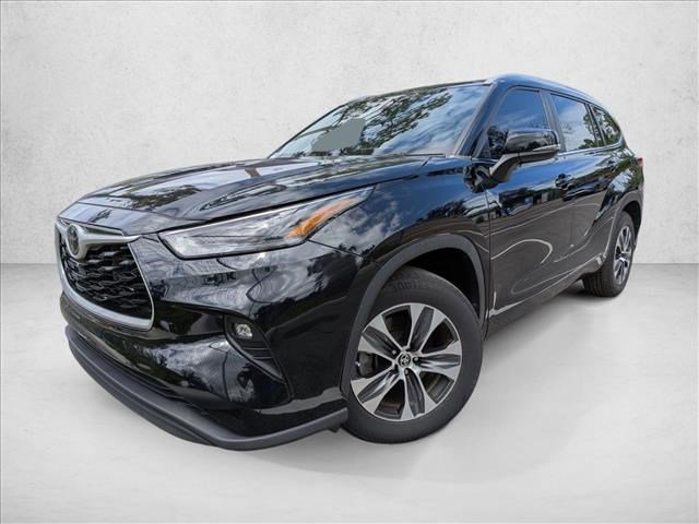 Used 2023 Toyota Highlander XLE image 1