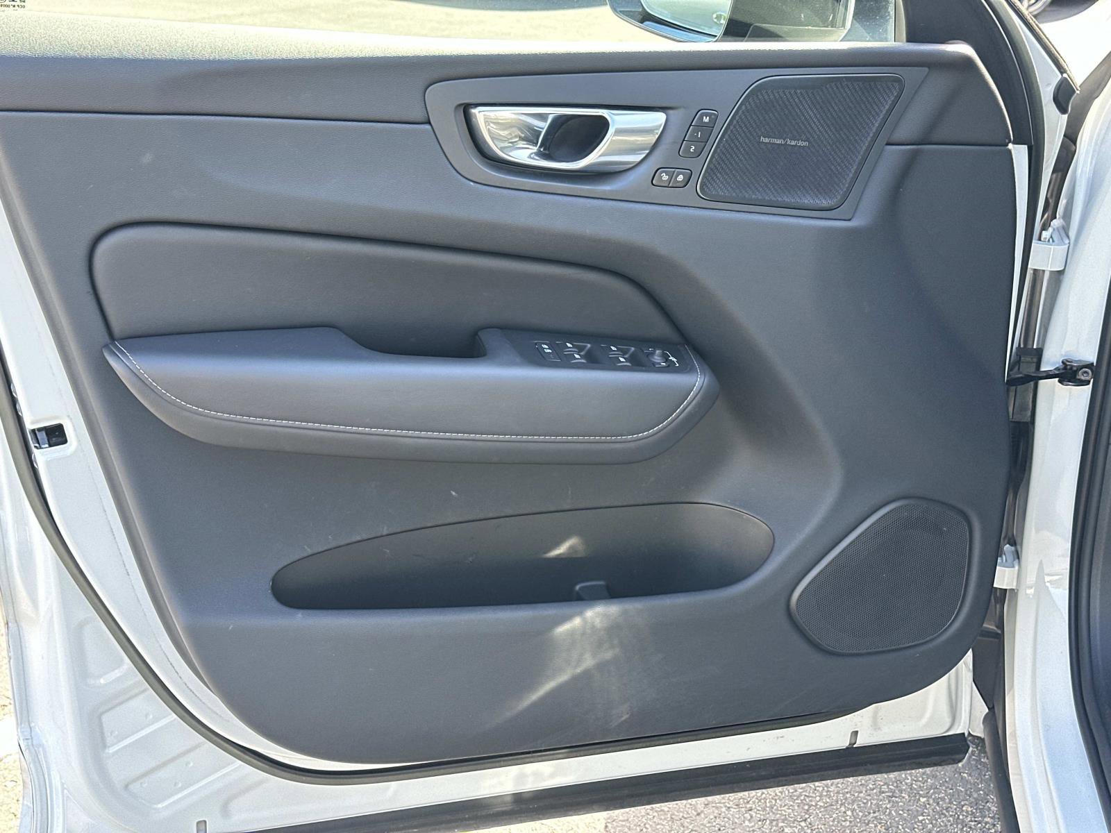 Certified 2023 Volvo XC60 B5 Ultimate image 15