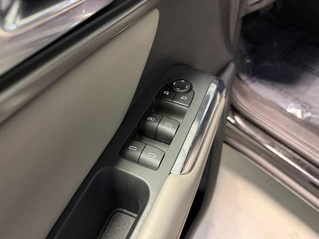 Certified 2026 Chevrolet Traverse LT w/ Driver Confidence Package FWD image 12