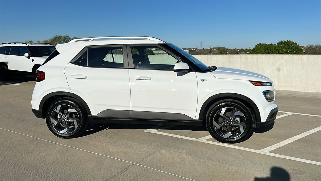Used 2025 Hyundai Venue SEL image 14