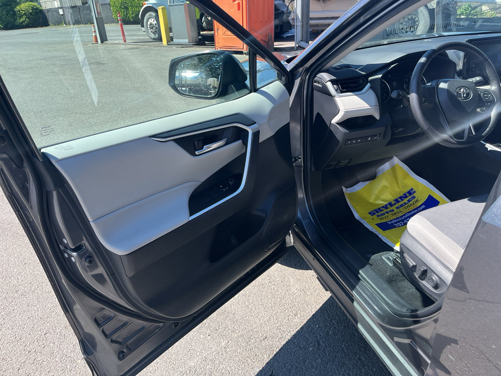 Used 2021 Toyota RAV4 XLE w/ Convenience Package AWD/4WD image 18