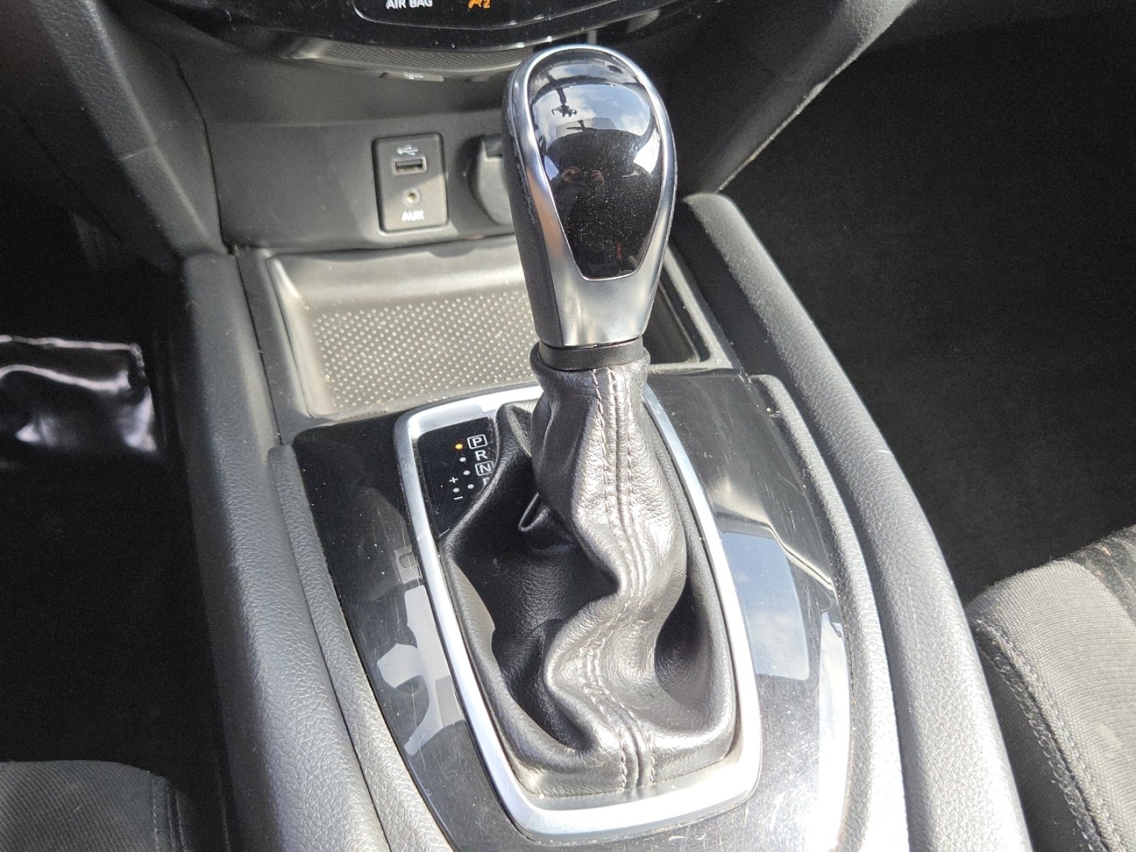 Used 2017 Nissan Rogue SV image 28