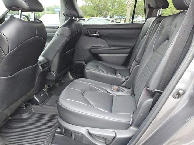 Used 2023 Toyota Highlander XLE FWD image 5