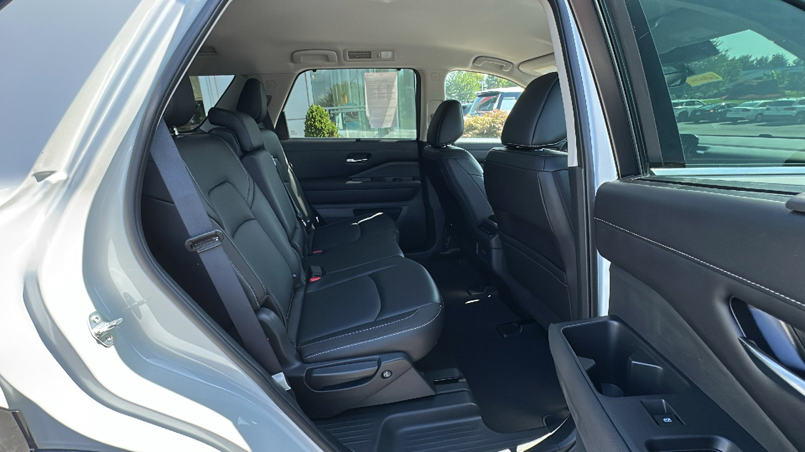 Certified 2024 Nissan Pathfinder SL w/ Black Appearance Package image 22