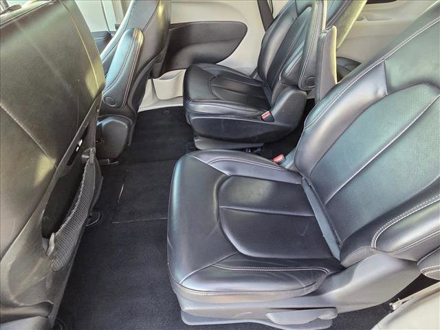 Used 2024 Chrysler Pacifica Select image 18