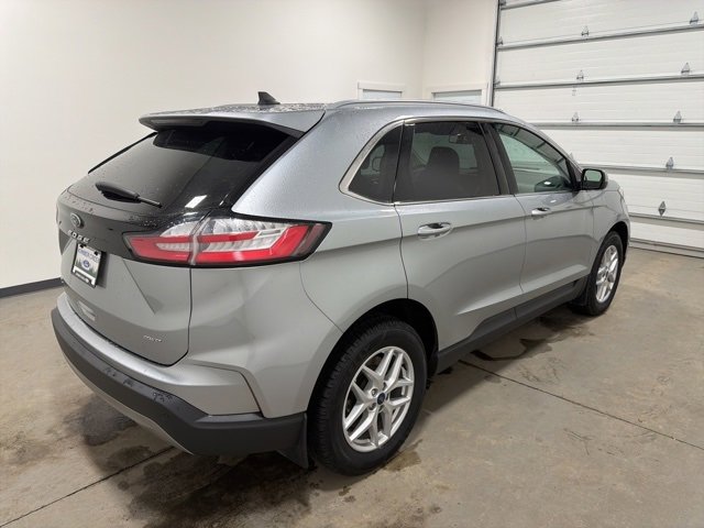 Used 2022 Ford Edge SEL w/ Convenience Package image 4