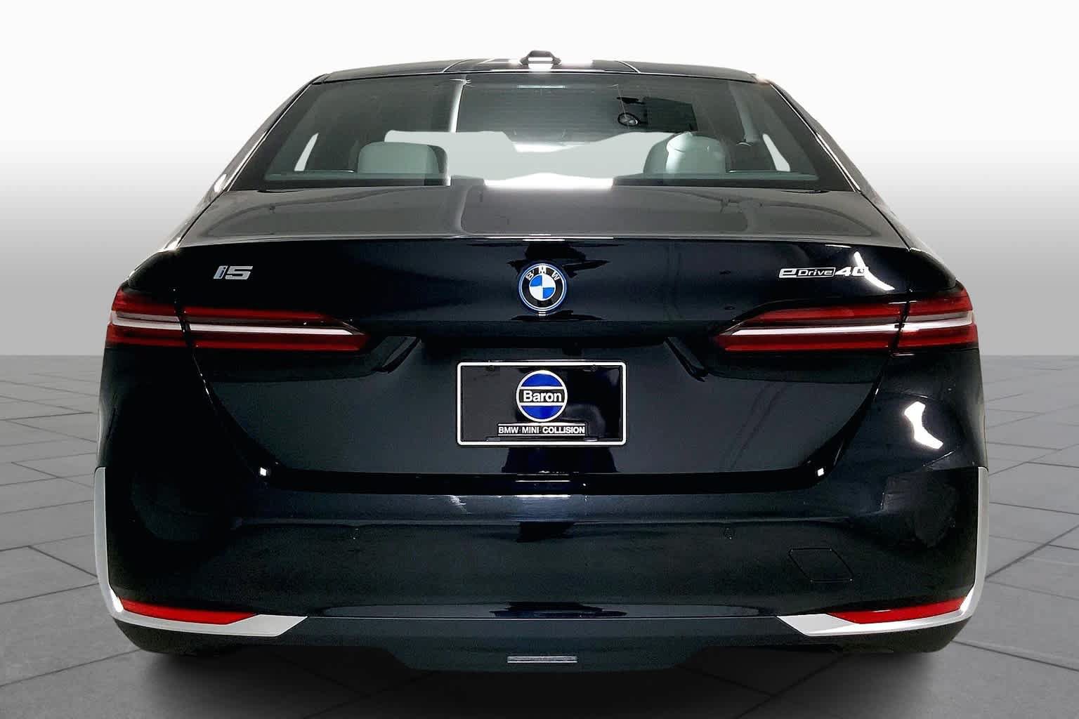 Used 2024 BMW i5 eDrive40i w/ Premium Package RWD image 4