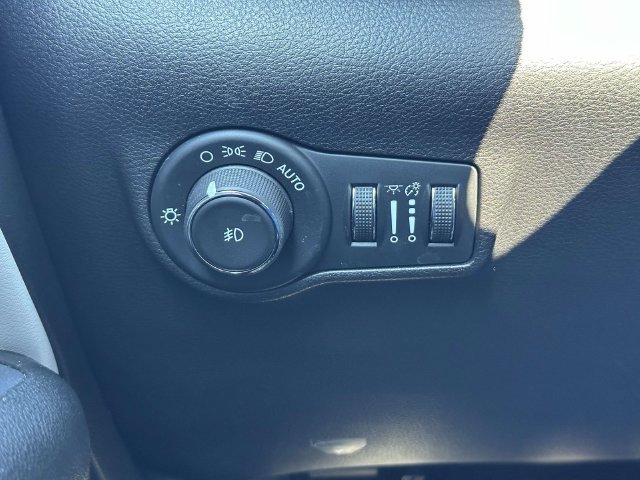 Certified 2024 Jeep Compass Limited w/ Sun and Sound Group AWD/4WD image 27