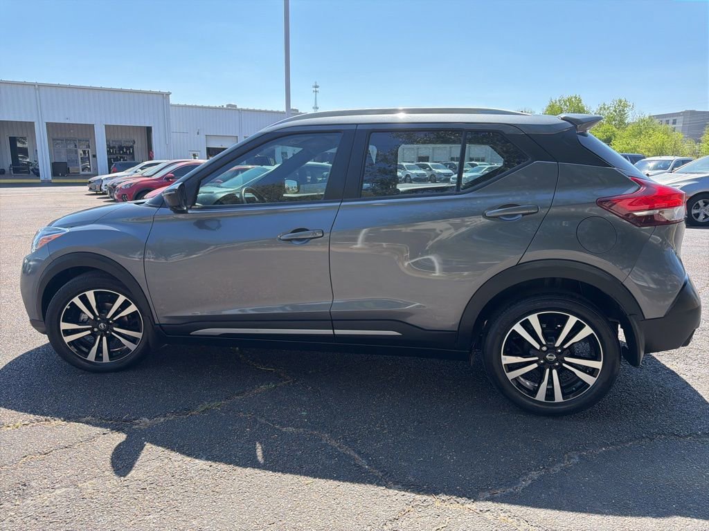 Used 2019 Nissan Kicks SR image 6
