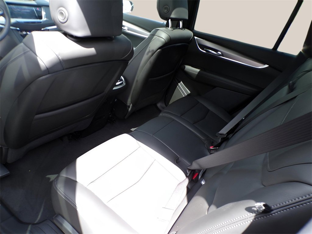 New 2025 Cadillac XT6 Luxury image 8