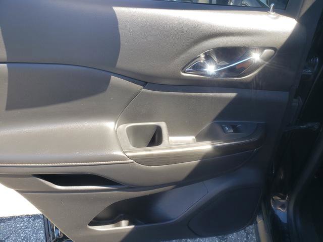 Used 2019 GMC Acadia SLT AWD/4WD image 13