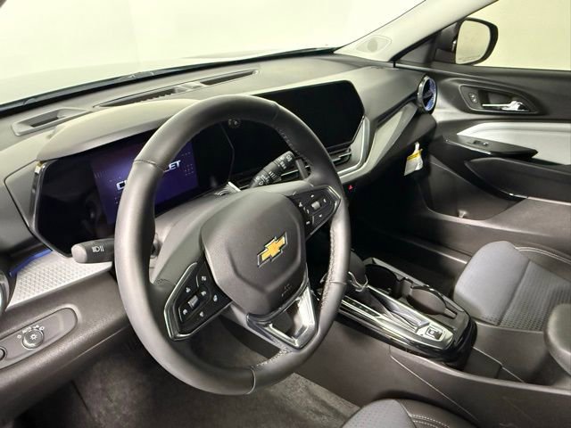 Used 2025 Chevrolet Trax LT w/ LT Convenience Package image 16