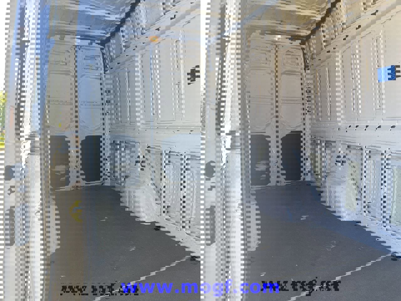 Used 2025 Mercedes-Benz Sprinter 2500 image 23