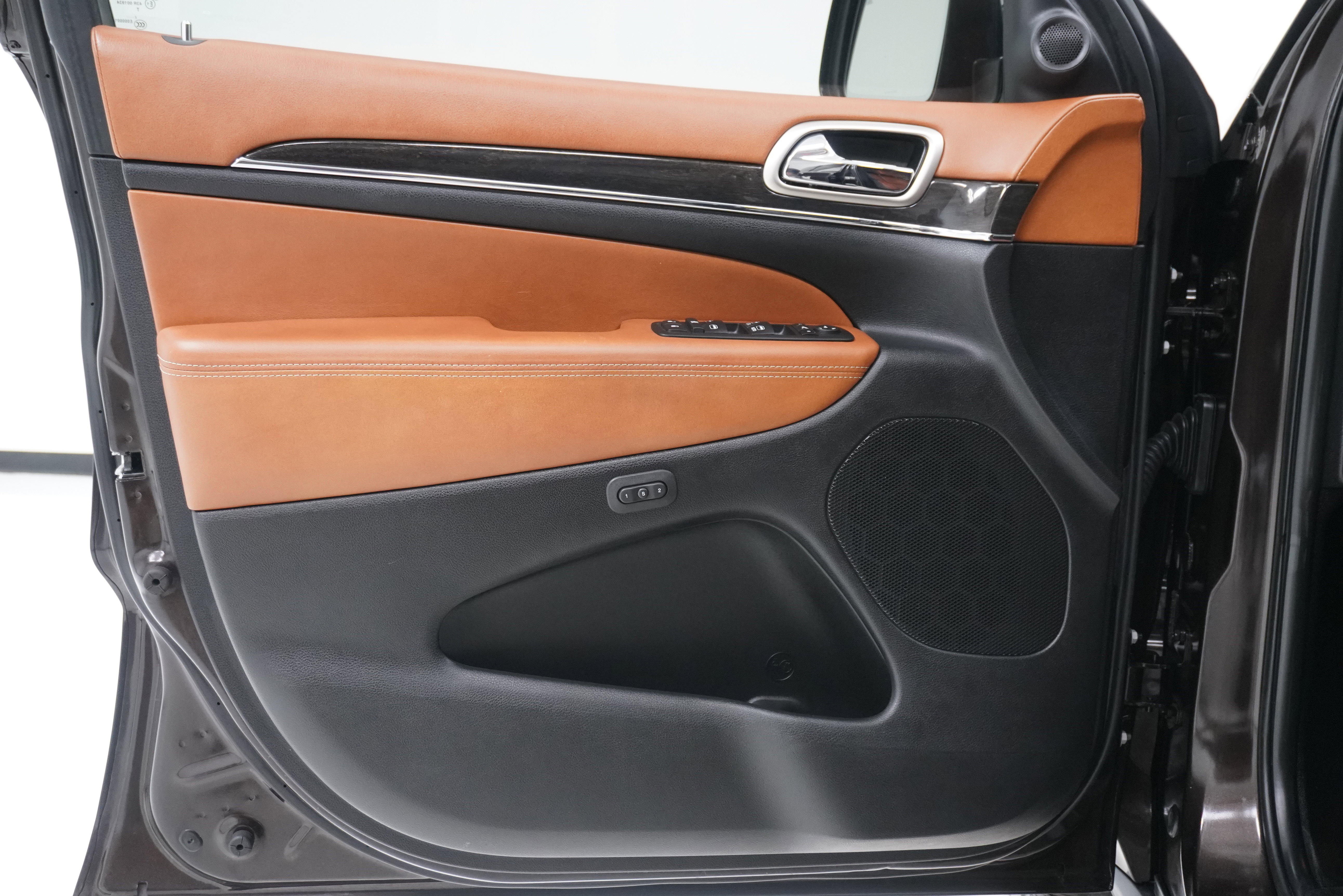 Used 2013 Jeep Grand Cherokee Overland Summit image 14