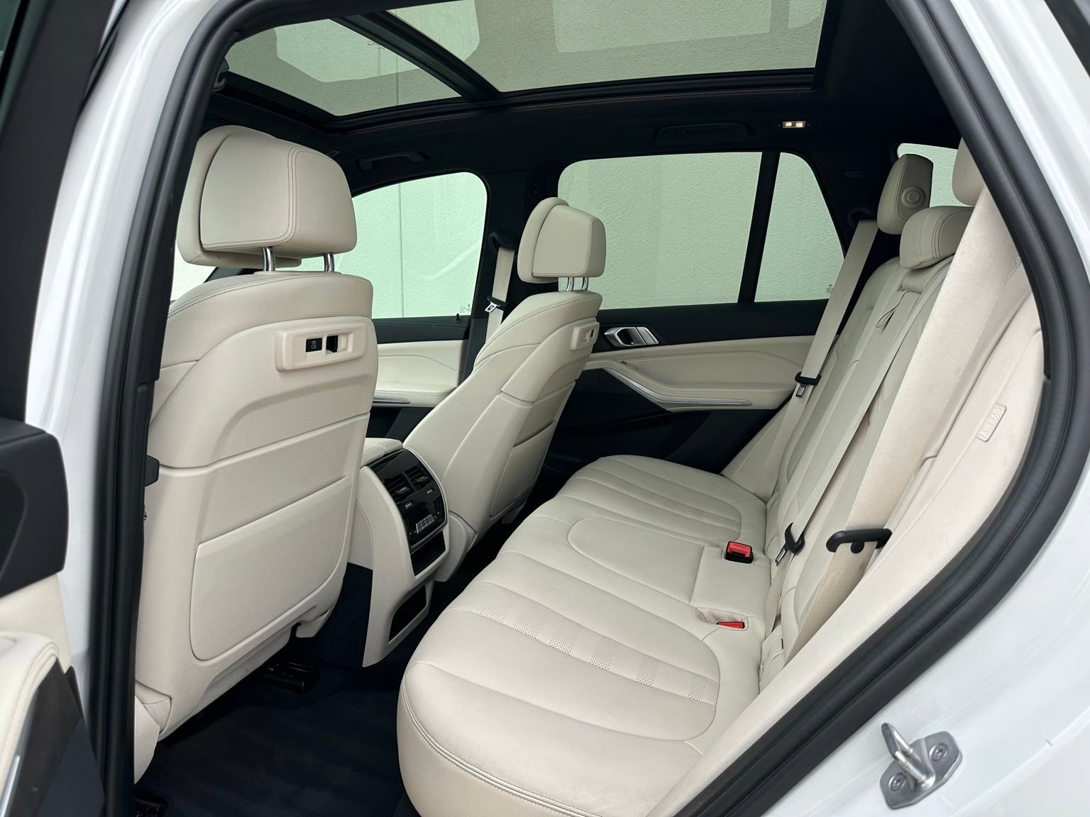 Used 2022 BMW X5 sDrive40i w/ M Sport Package RWD image 16