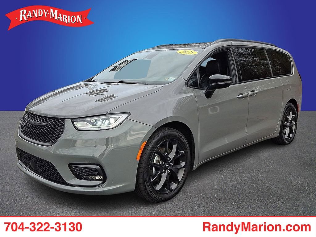 Used 2025 Chrysler Pacifica Limited FWD image 1