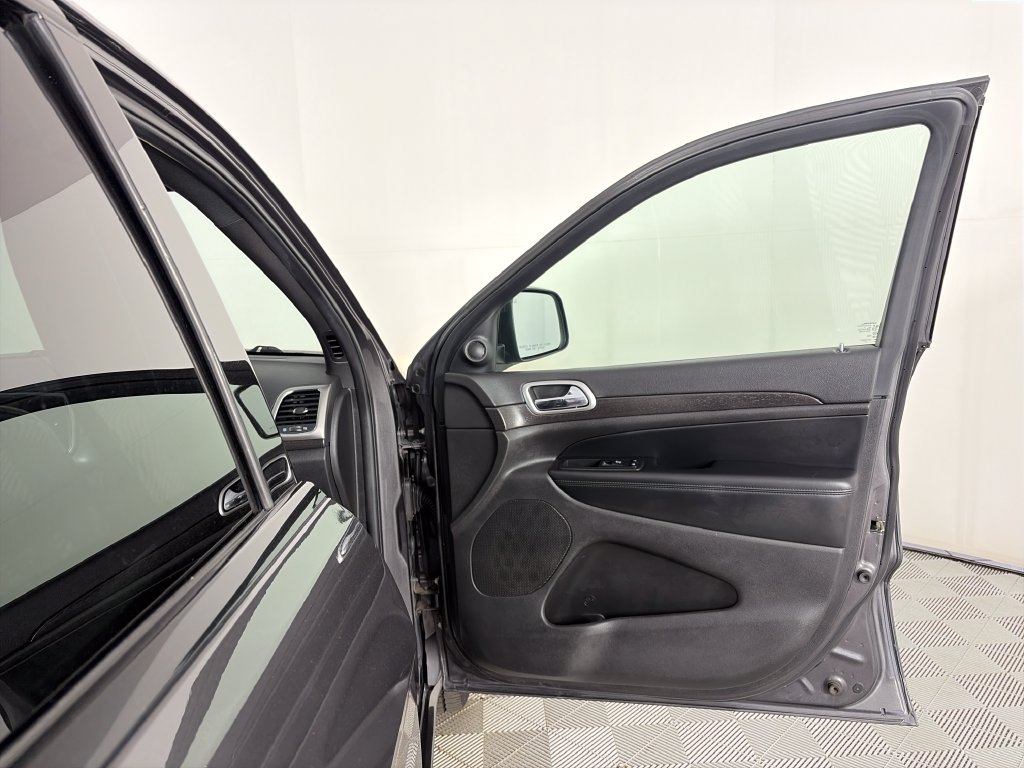 Used 2018 Jeep Grand Cherokee Altitude AWD/4WD image 30