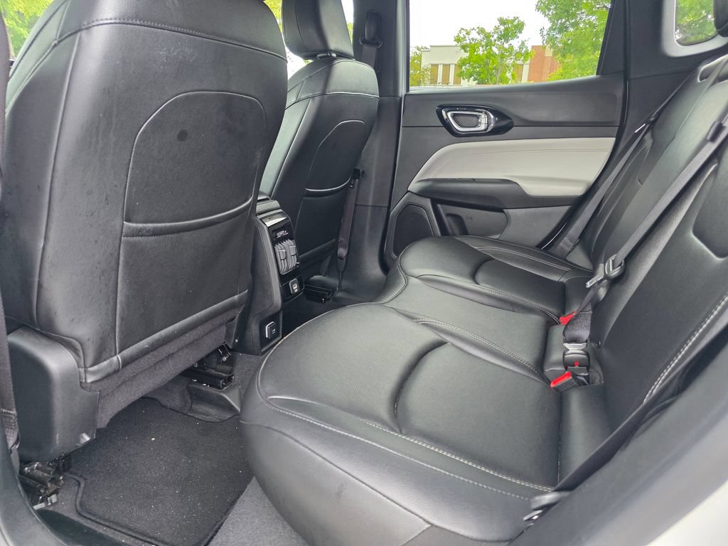 Used 2025 Jeep Compass Limited AWD/4WD image 27