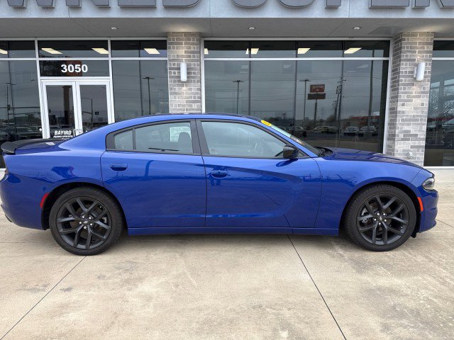 Used 2022 Dodge Charger SXT w/ Blacktop Package RWD image 4