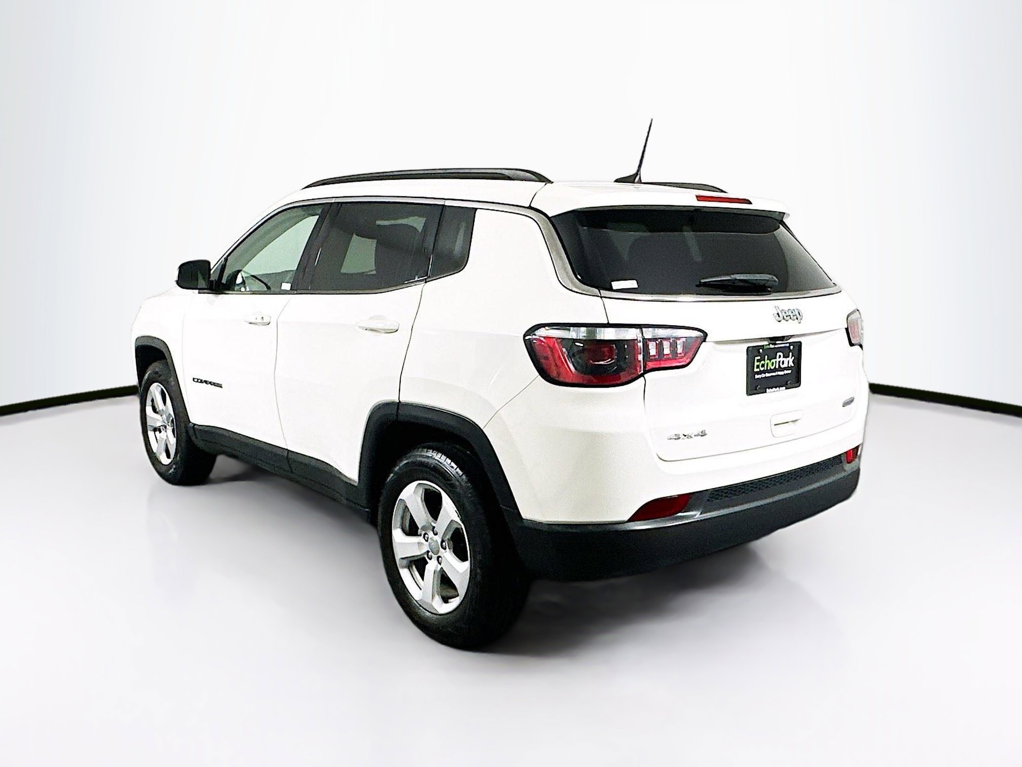 Used 2018 Jeep Compass Latitude w/ Popular Equipment Group AWD/4WD image 5