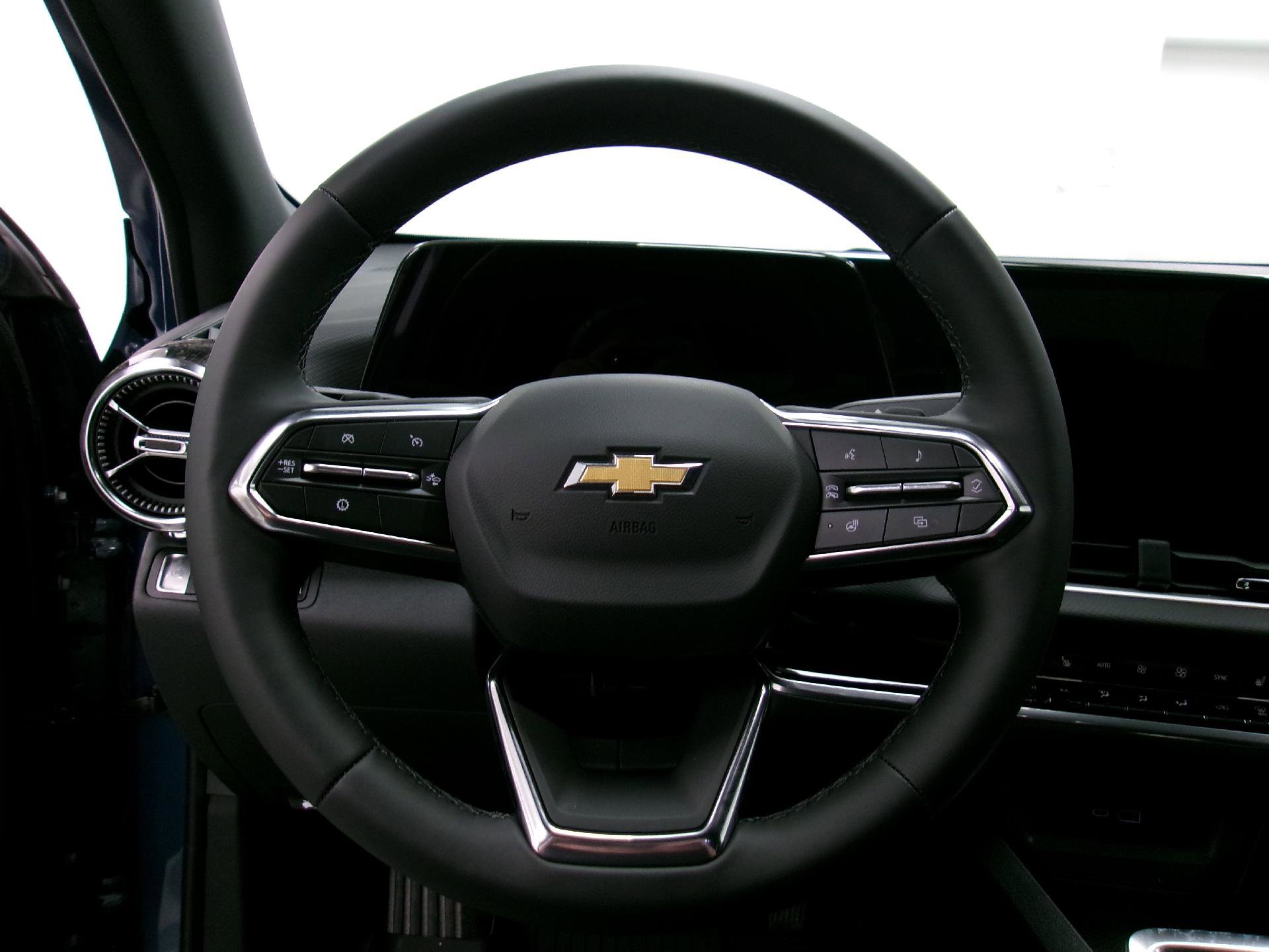 New 2026 Chevrolet Equinox LT w/ Convenience Package II AWD/4WD image 7