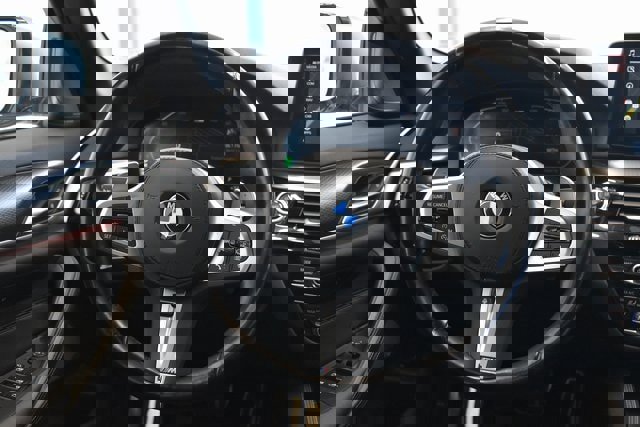 Used 2022 BMW 540i xDrive w/ M Sport Package image 26