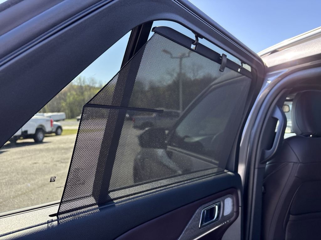 Used 2025 Ford Explorer Platinum RWD image 29