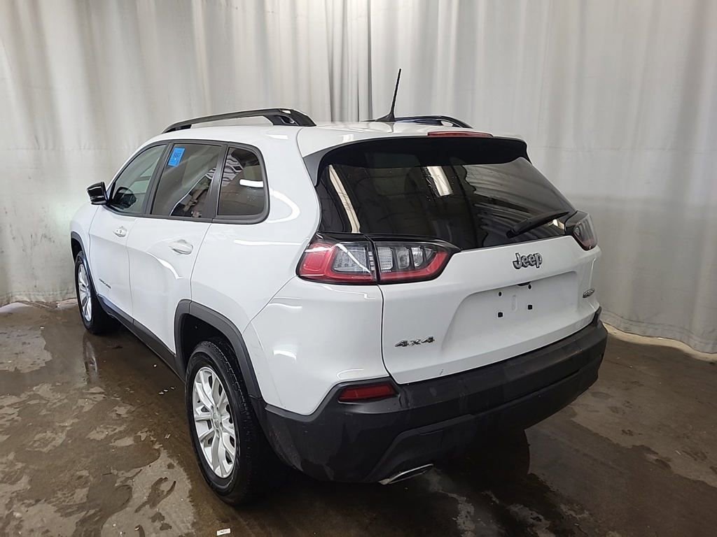Used 2022 Jeep Cherokee Latitude Lux w/ Sun & Sound Group AWD/4WD image 3