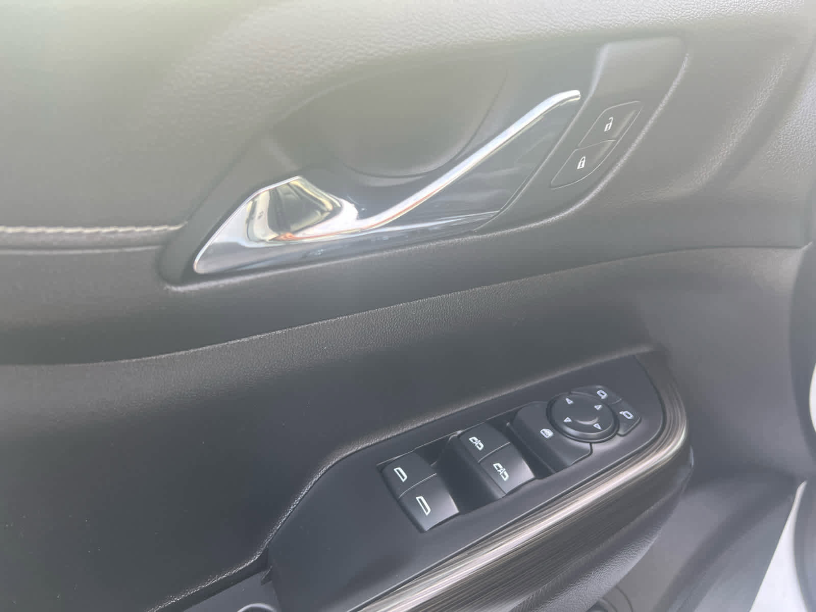 Used 2023 GMC Acadia SLT image 18