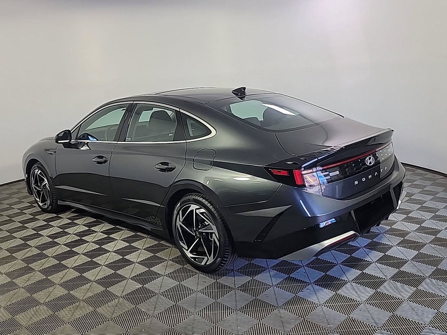 Used 2025 Hyundai Sonata SEL FWD image 8