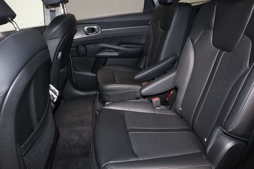 Used 2025 Kia Sorento SX AWD/4WD image 21