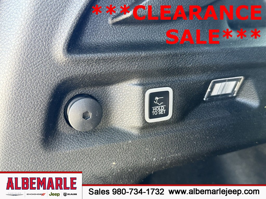 Used 2024 Jeep Grand Cherokee L Laredo w/ Luxury Tech Group I image 6