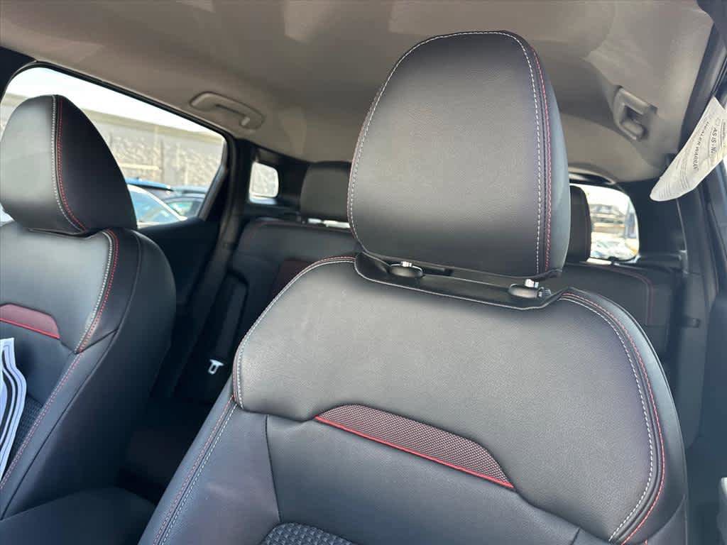 Used 2025 Nissan Kicks SR FWD image 14