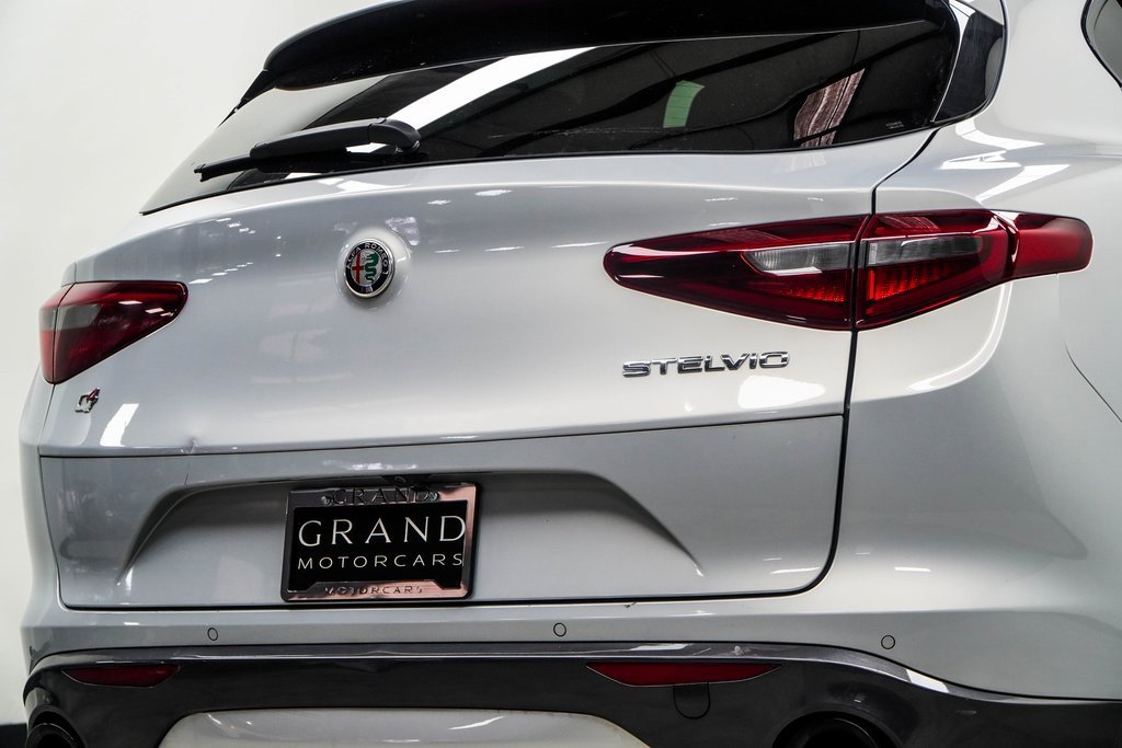 Used 2023 Alfa Romeo Stelvio Ti image 13