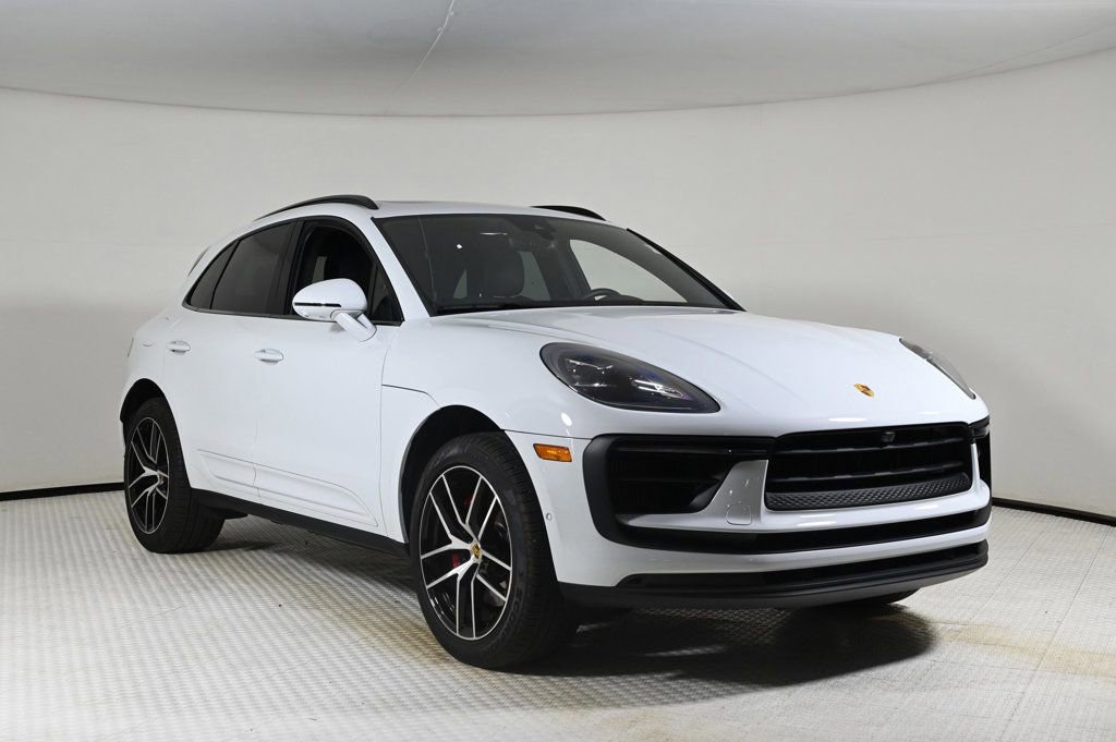 Certified 2022 Porsche Macan S image 9