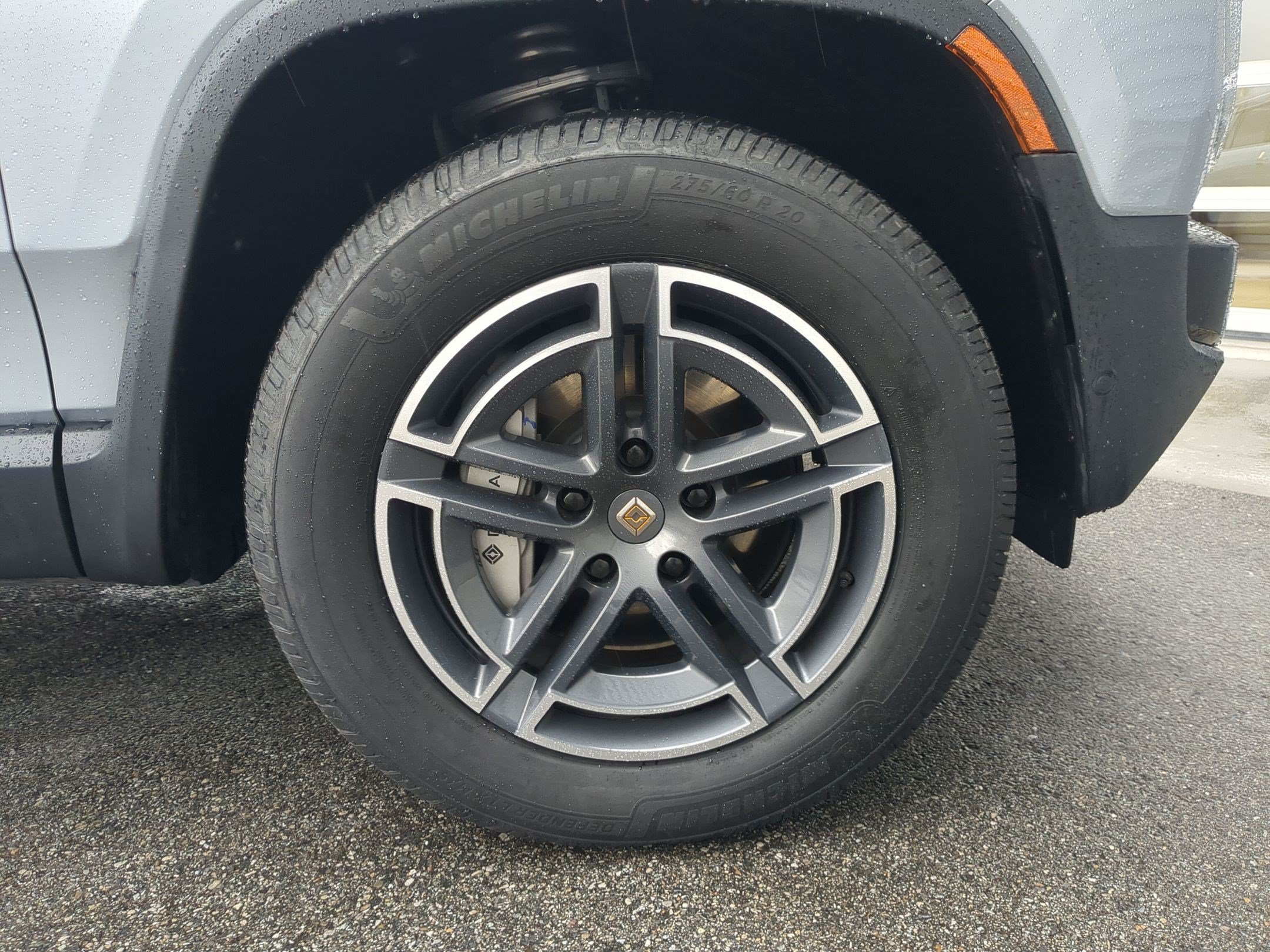 Used 2025 Rivian R1S Adventure Dual AWD/4WD image 35