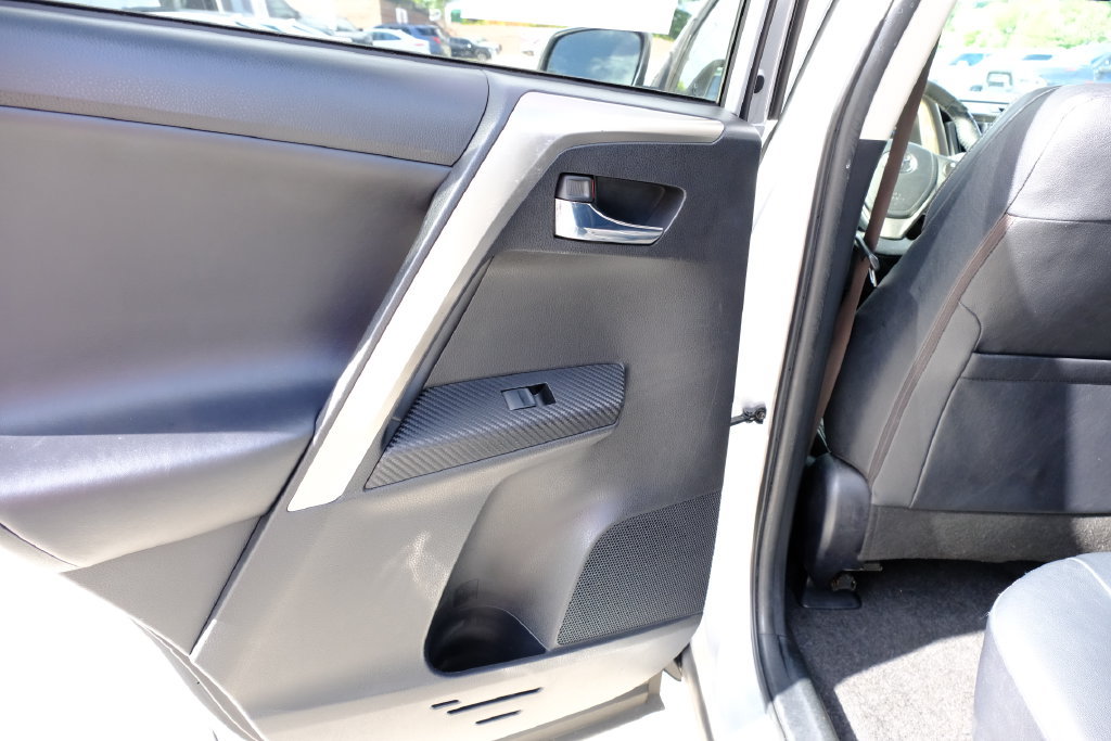 Used 2013 Toyota RAV4 Limited AWD/4WD image 39