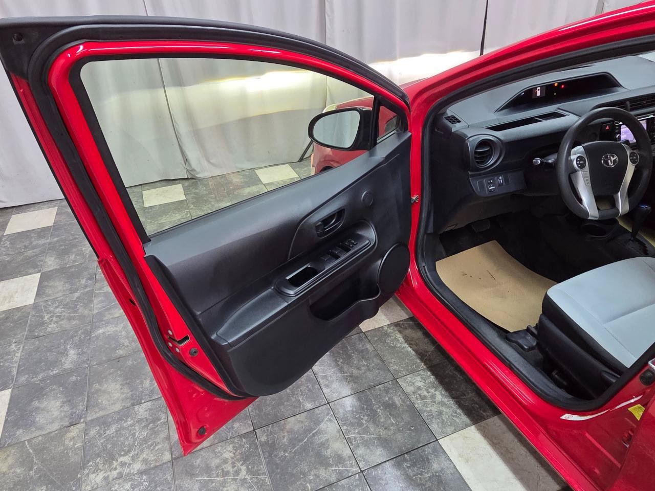 Used 2015 Toyota Prius C One FWD image 9
