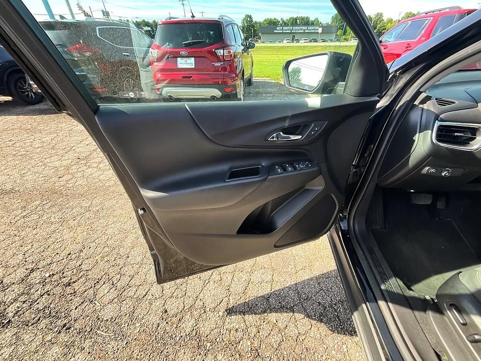 Used 2018 Chevrolet Equinox LT AWD/4WD image 12