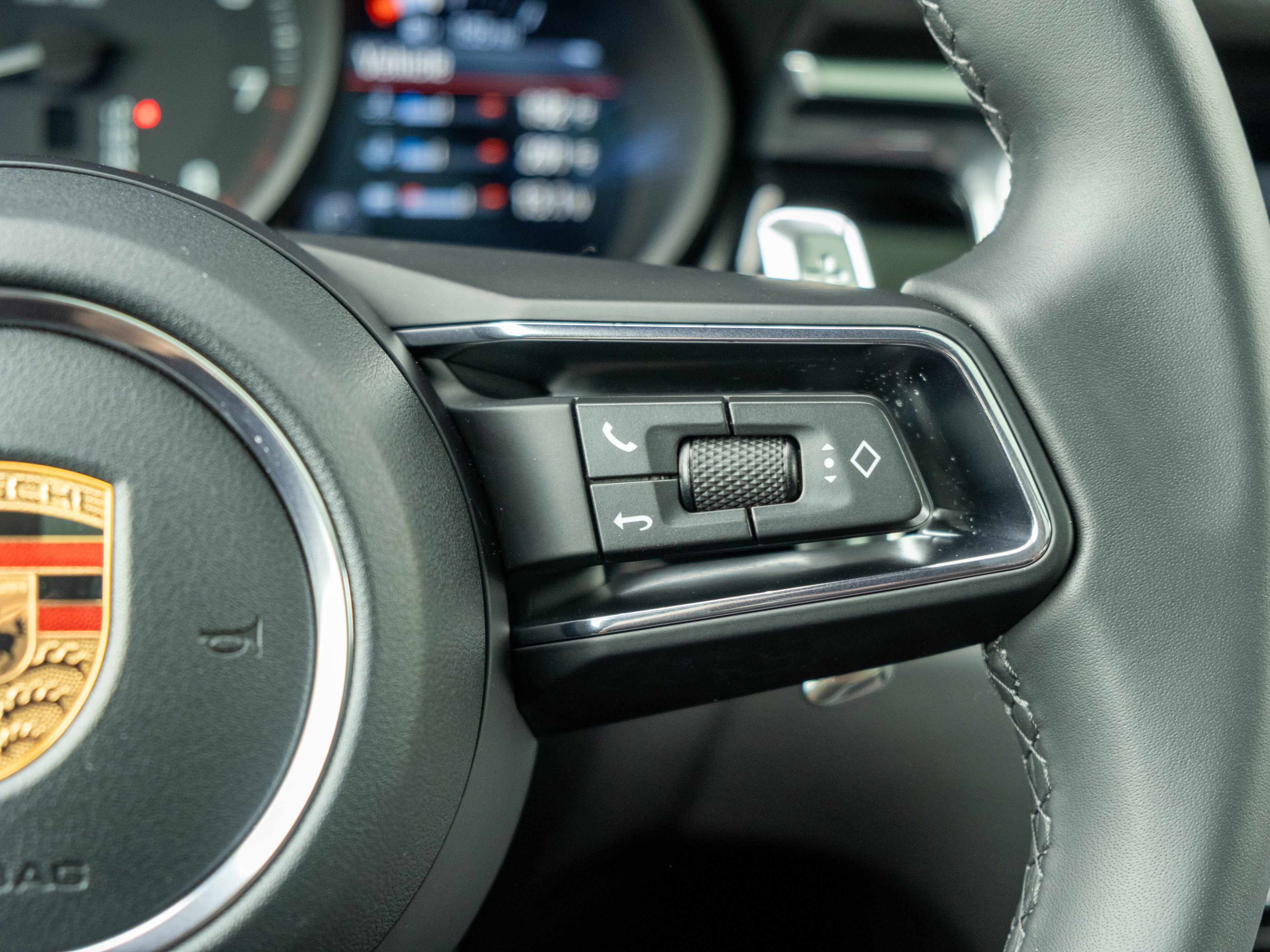 Certified 2026 Porsche Macan AWD/4WD image 27