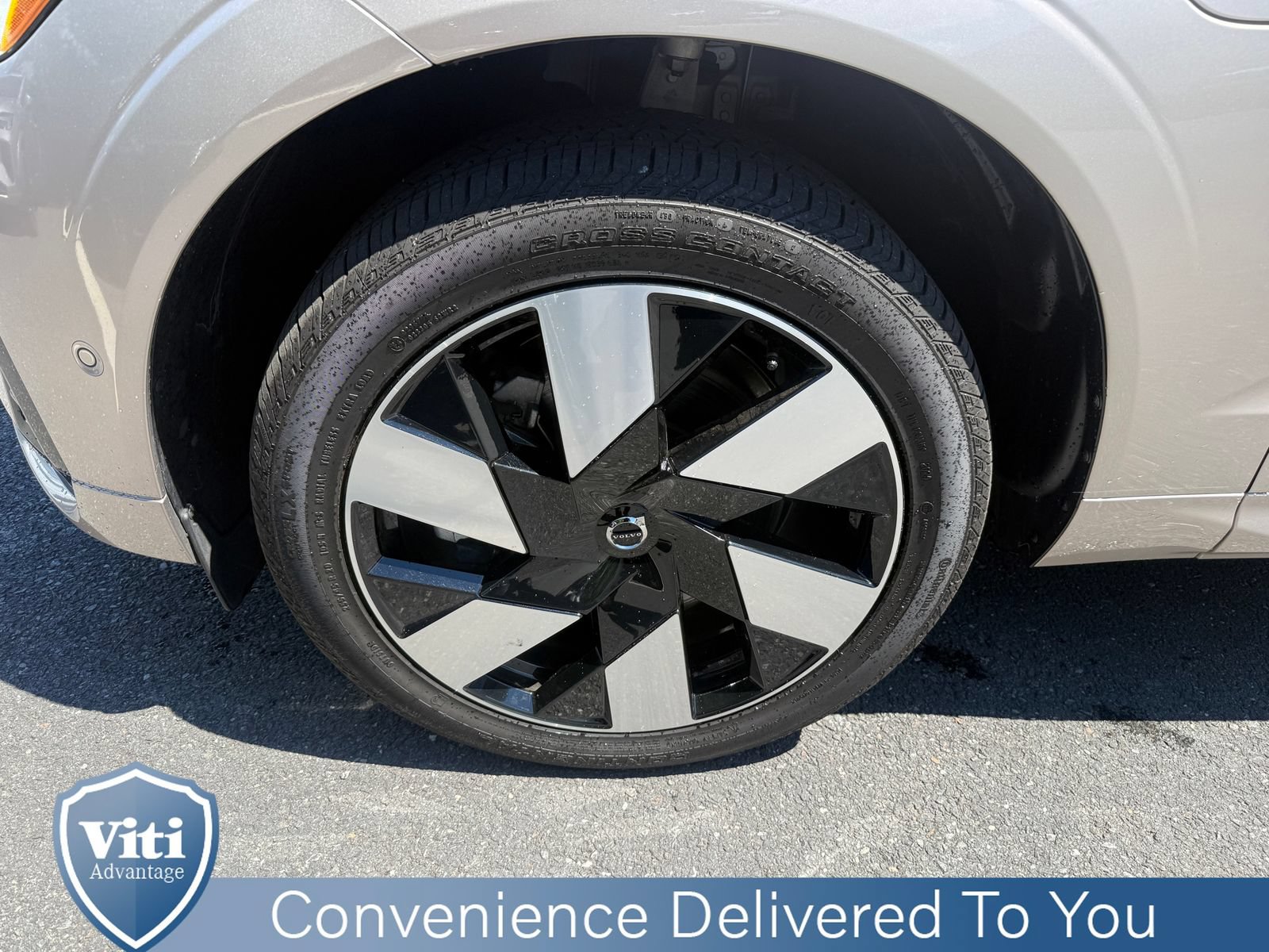 Certified 2025 Volvo XC60 T8 Plus w/ Protection Package Premier AWD/4WD image 12