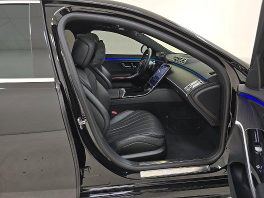 Used 2022 Mercedes-Benz S 500 4MATIC w/ AMG Line Package image 8