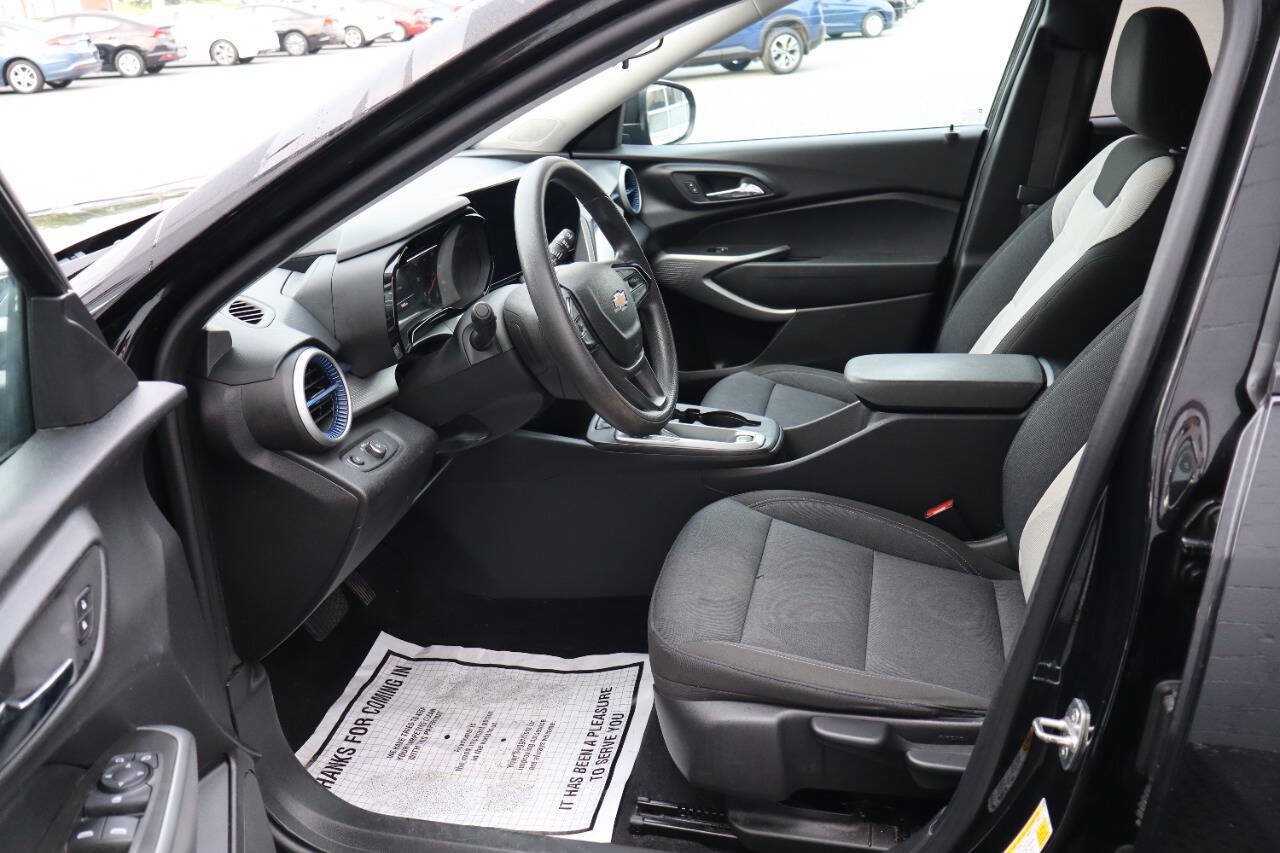 Used 2024 Chevrolet Trax LS w/ LS Convenience Package FWD image 6
