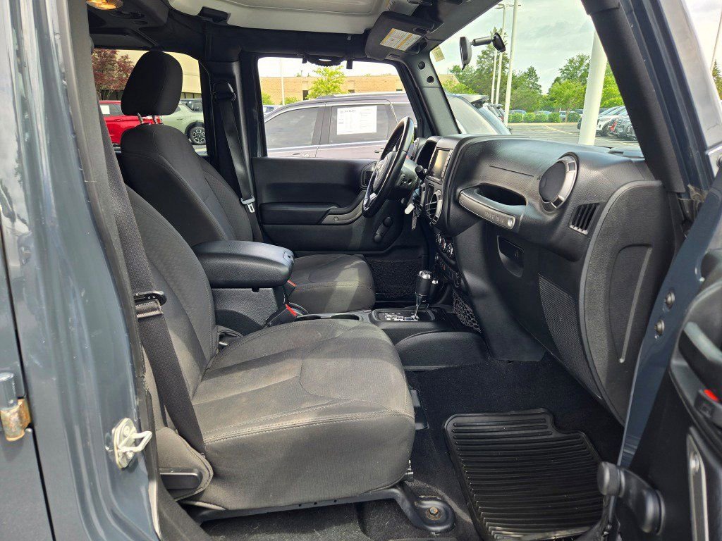 Used 2017 Jeep Wrangler Unlimited Willys image 5